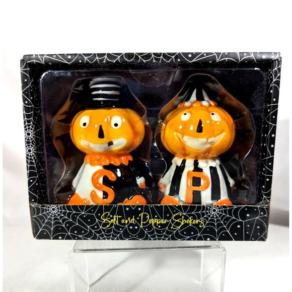Victoria Hutton Jack-O-Lantern Salt and Pepper Shakers Halloween Decor - Picture 1 of 4